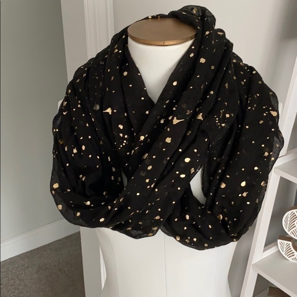 Accessories - Infinity scarf